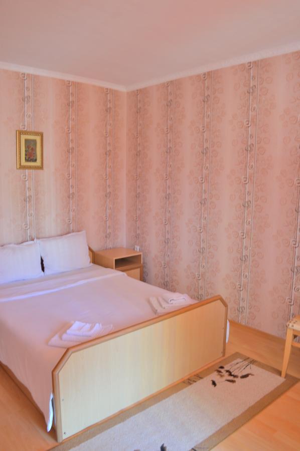 Hotel Kibor Gulubovo  Extérieur photo